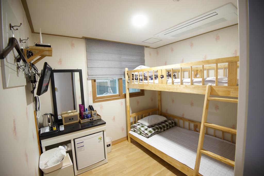 Dorcas Tourist Hostel Tongyeong Extérieur photo