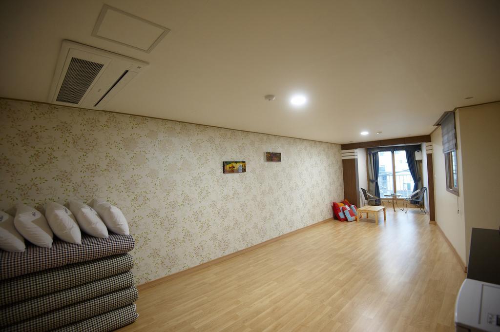 Dorcas Tourist Hostel Tongyeong Extérieur photo