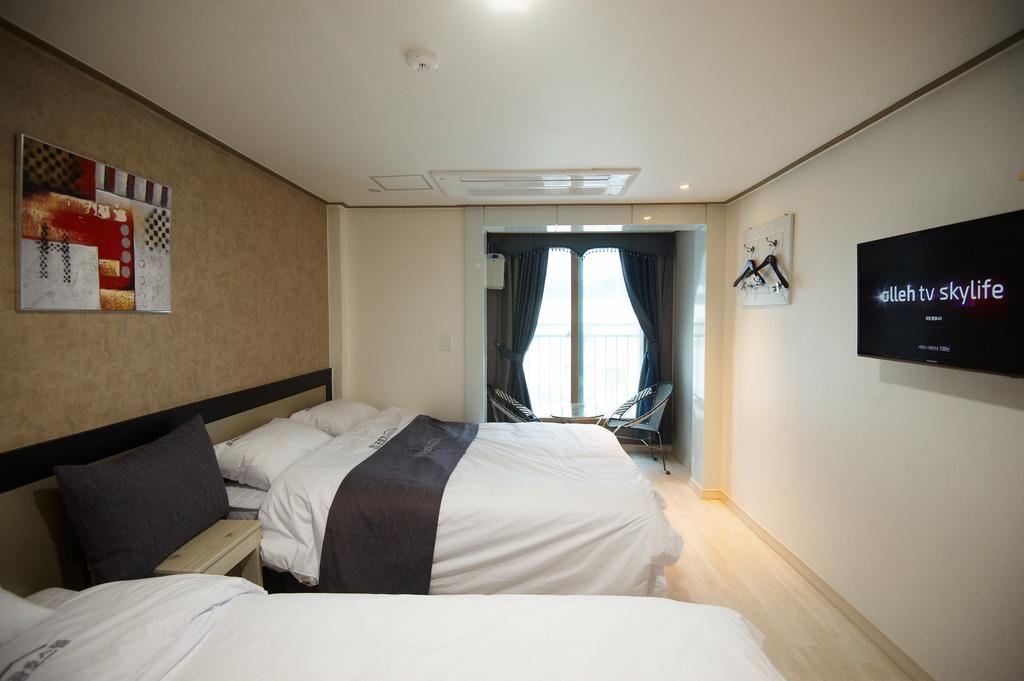 Dorcas Tourist Hostel Tongyeong Extérieur photo