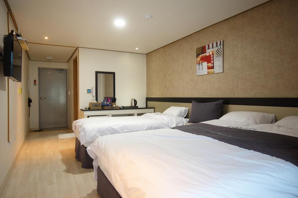 Dorcas Tourist Hostel Tongyeong Extérieur photo